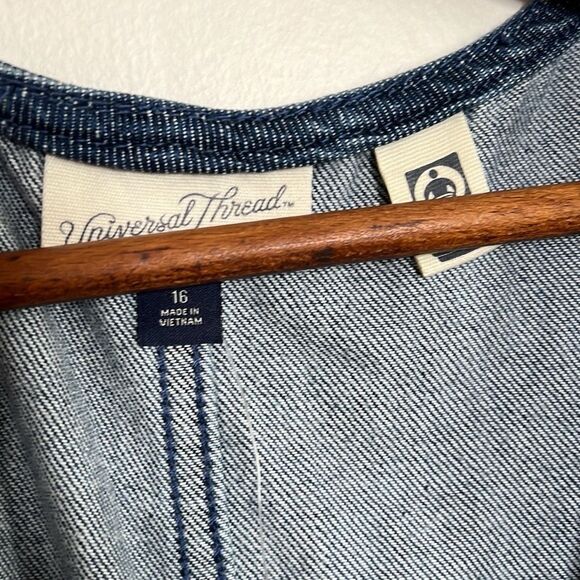 Universal Thread NWT Curved Leg Sleeveless Denim Jumpsuit Medium Wash Size 16 - Picture 9 of 12